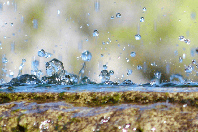 fountain splashes