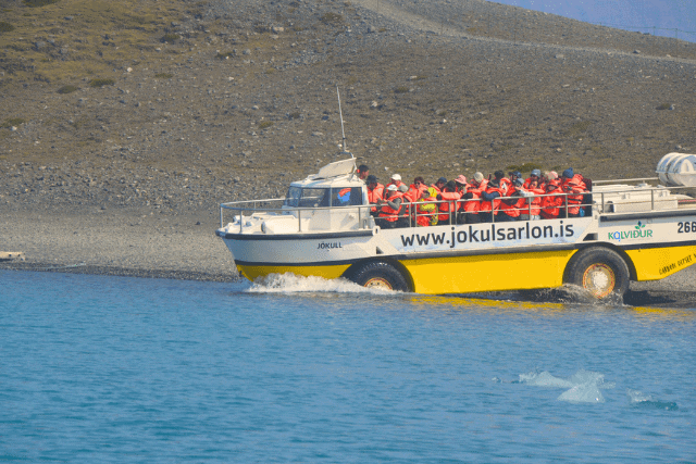 Duck Boat tour in Glacier Lagoon